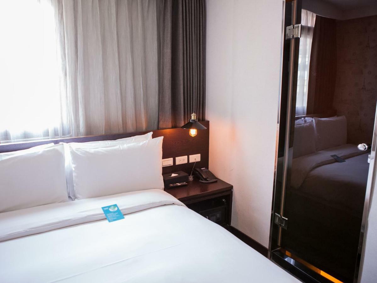 Khan Hotel Kaohsiung Bagian luar foto