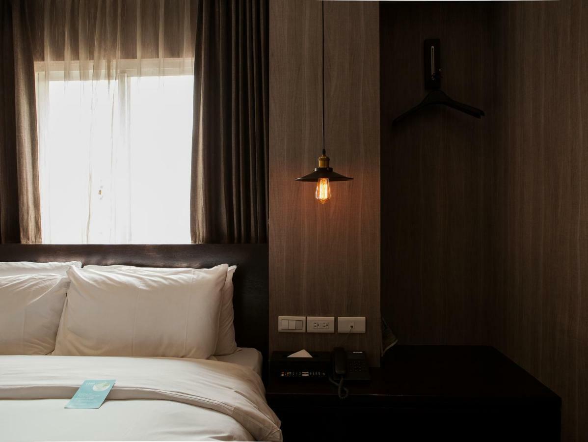 Khan Hotel Kaohsiung Bagian luar foto