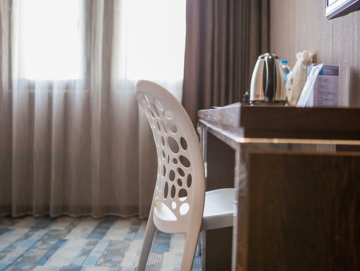 Khan Hotel Kaohsiung Bagian luar foto