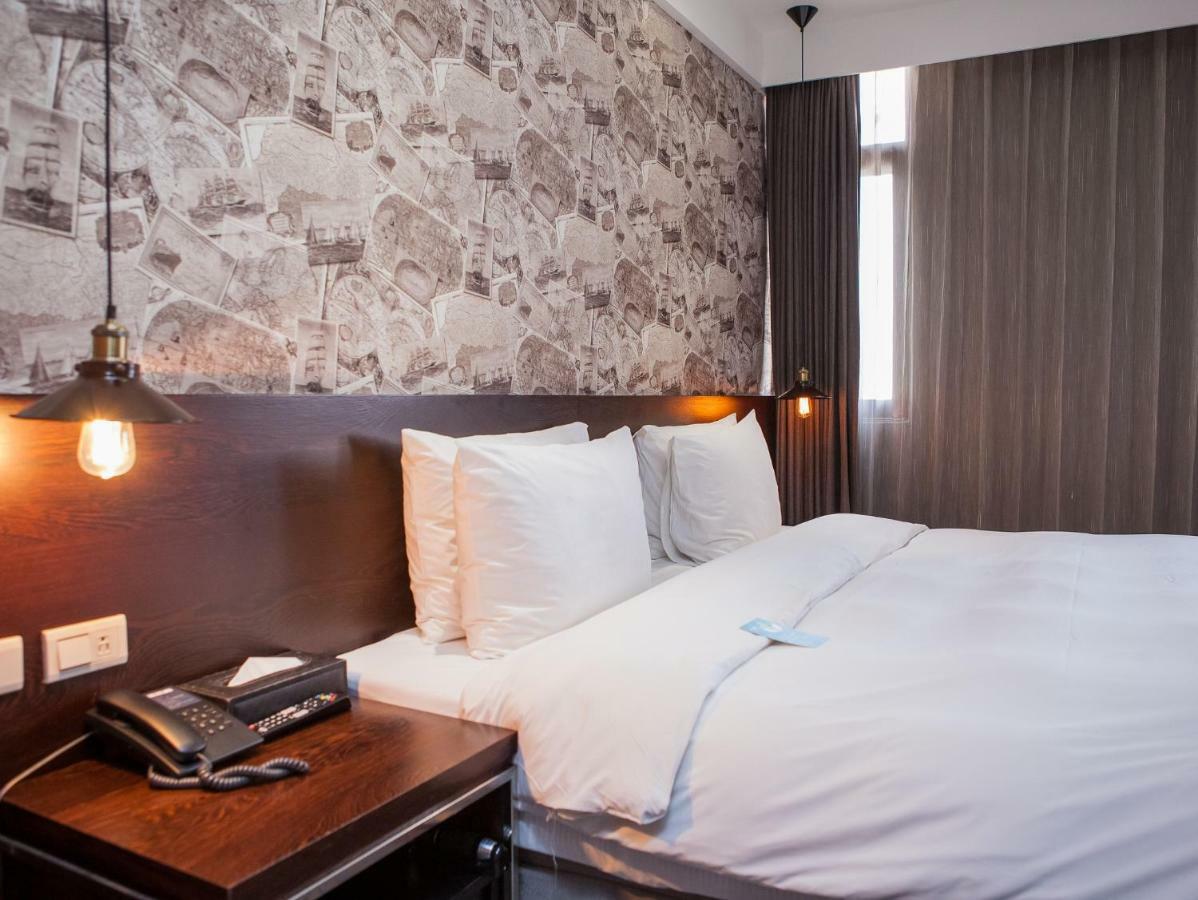 Khan Hotel Kaohsiung Bagian luar foto