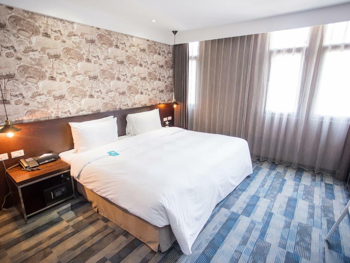 Khan Hotel Kaohsiung Bagian luar foto