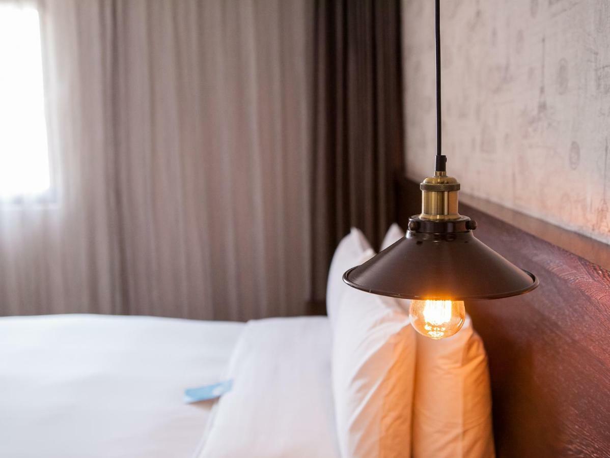 Khan Hotel Kaohsiung Bagian luar foto