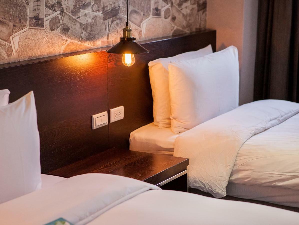 Khan Hotel Kaohsiung Bagian luar foto